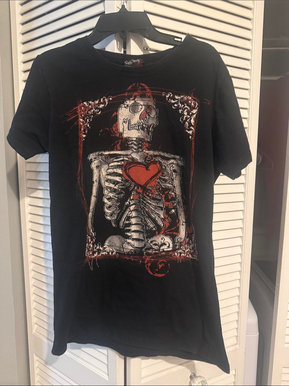 Juniors Rock Skull Heart Graphic Tee - Black